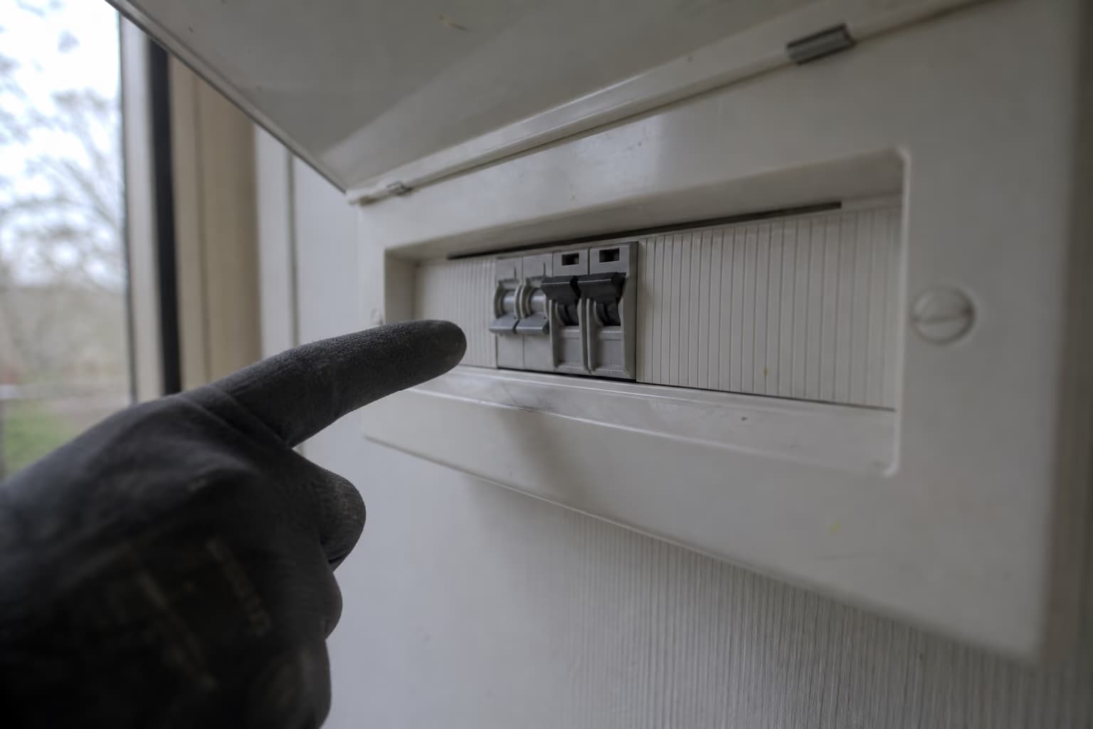Close electrical detail relevant to rcds, rcbos and modern consumer units explained